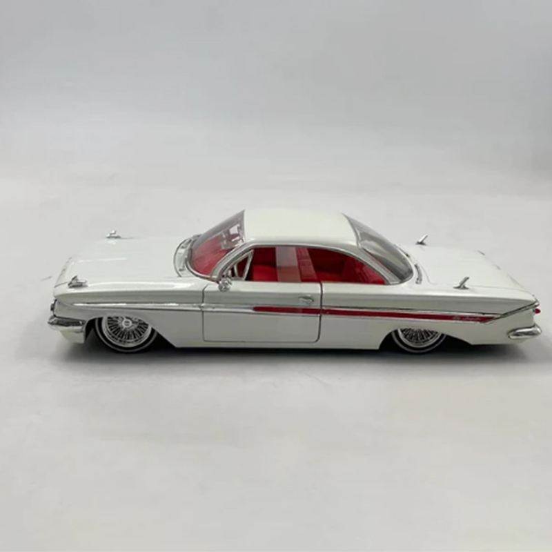 Model Kit Mustang - JADA 1:24 Scale 1961 Impala Alloy