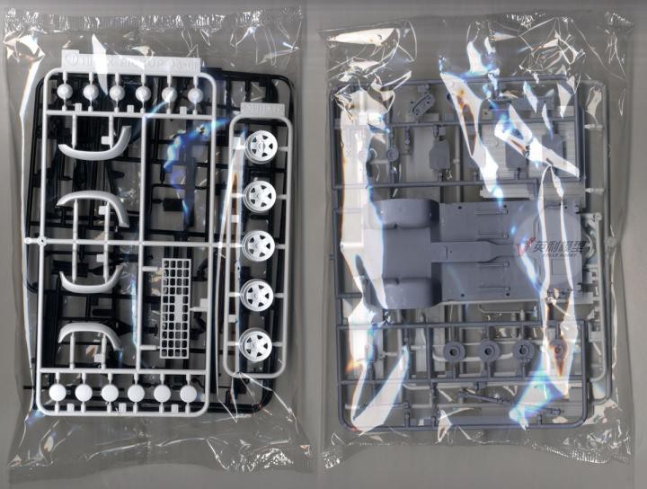 Aoshima 06217 1/24 LN107 Hilux - Model Kit Nissan Skyline review and price