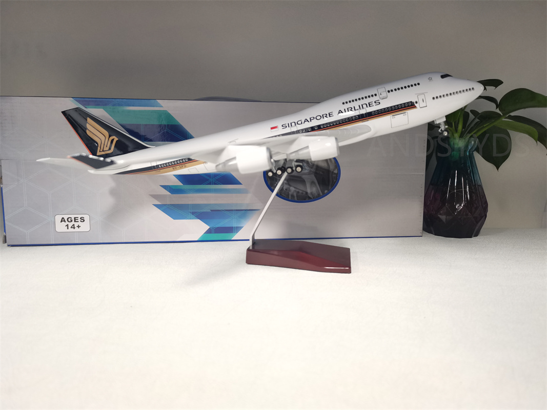 47cm Singapore Airlines B747-4 - Model Kit Singapore review and price
