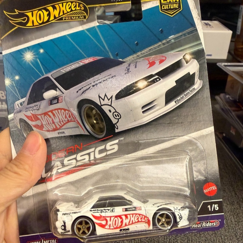 Hot Wheels Premium Diecast Car - Model Kit Nissan Skyline review and price